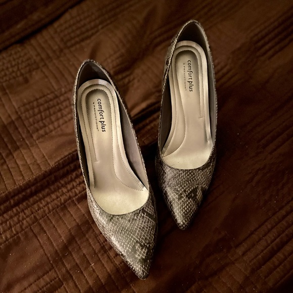comfort plus by Predictions Snake Skin Print Pointed Toe Pump